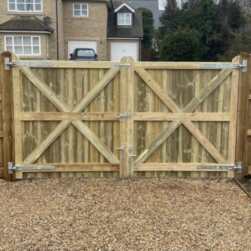 Solid Mendip Pair of Gates - Buy Gates Online / UK Delivery