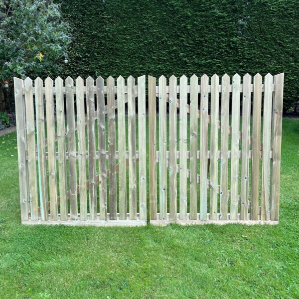 Pointed Top Wooden Palisade Driveway Gates